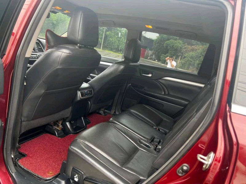 成都16年丰田汉兰达6