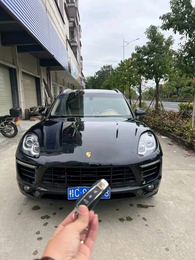 广州15年保时捷Macan1