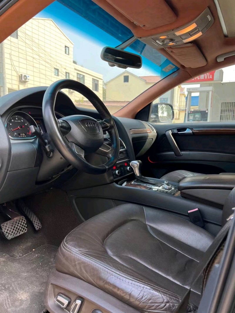 北京13年奥迪Q76