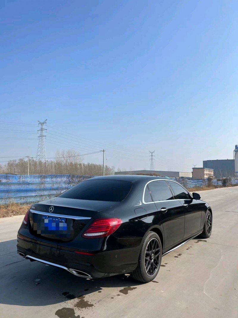 北京17年奔驰E8
