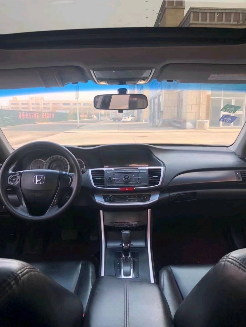 青岛14年本田雅阁4