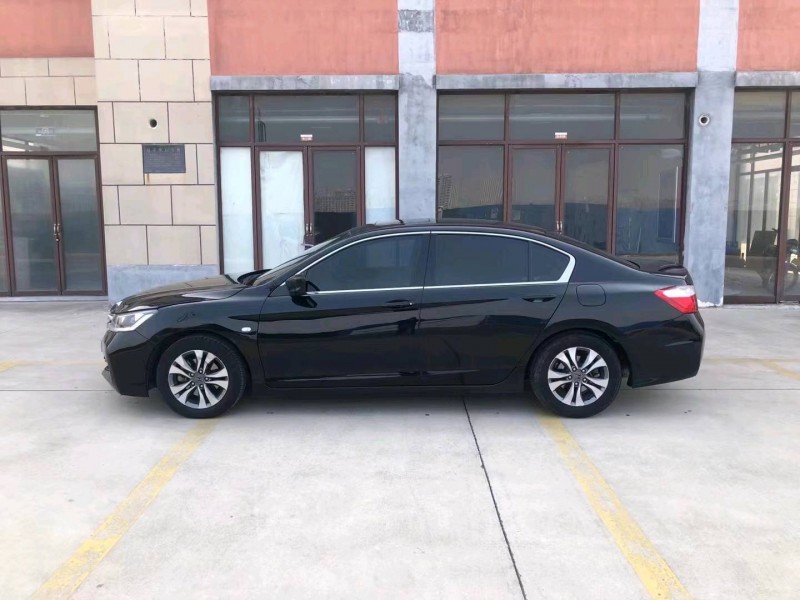 青岛14年本田雅阁7