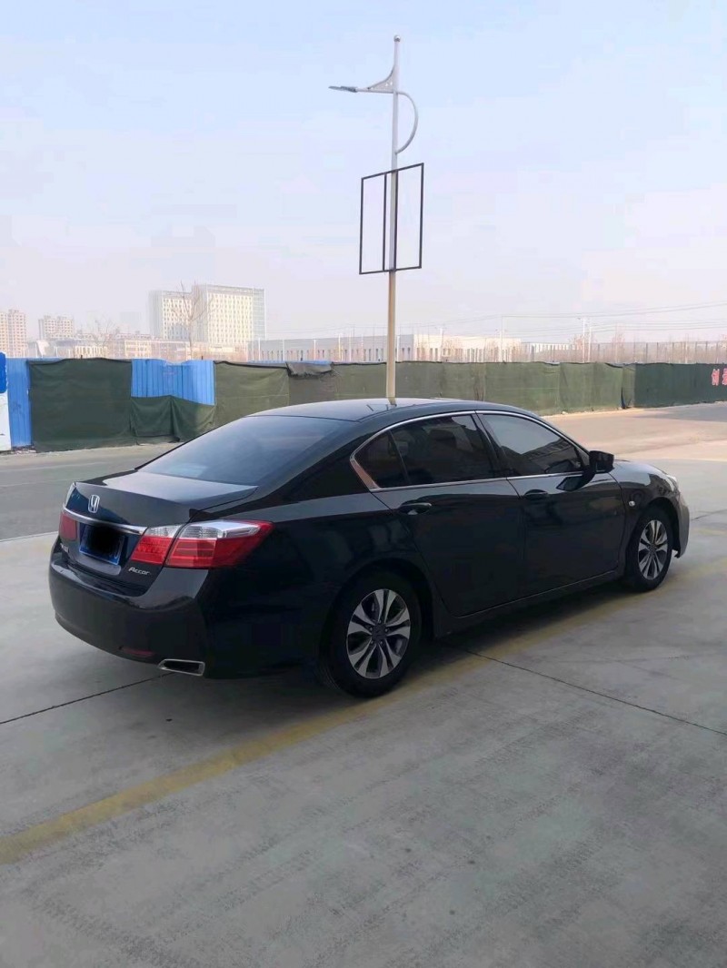 青岛14年本田雅阁8
