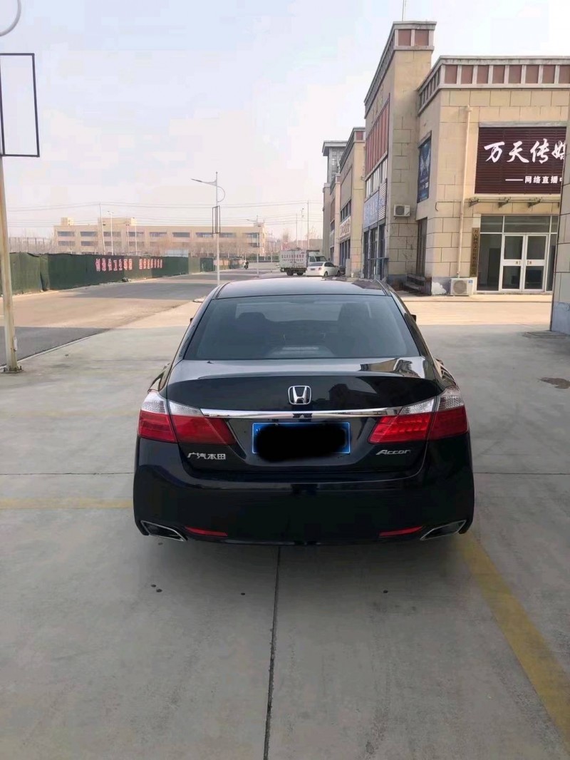 青岛14年本田雅阁9