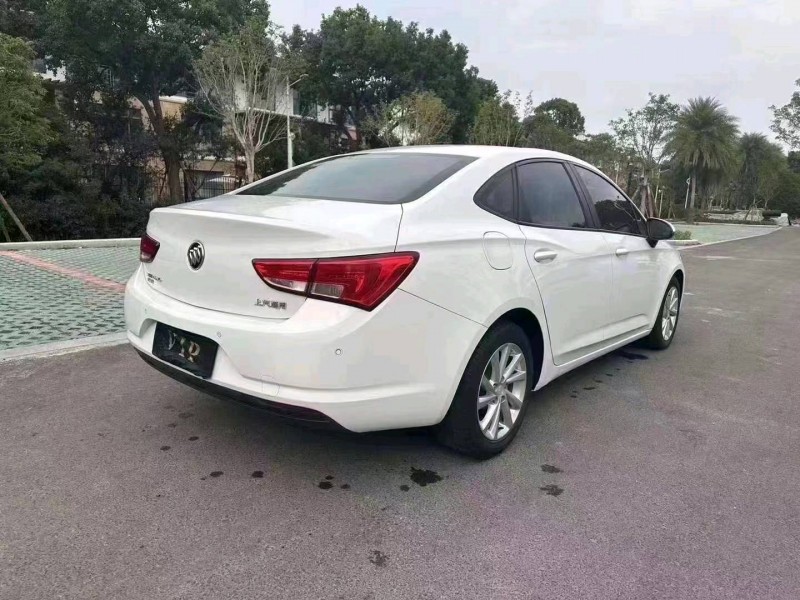 嘉兴18年别克威朗5