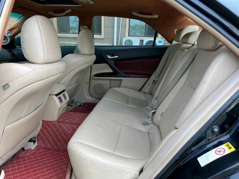 邯郸11年丰田锐志1