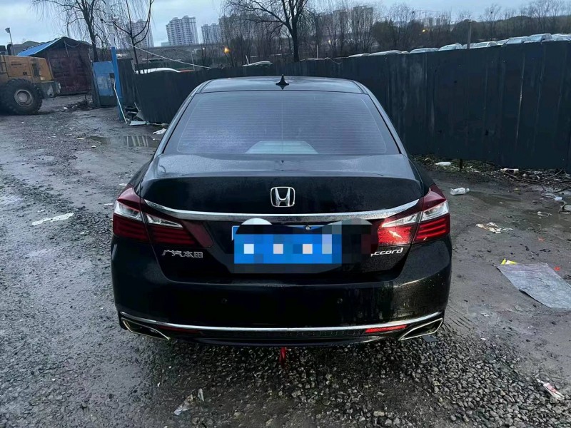 湖州17年本田雅阁2