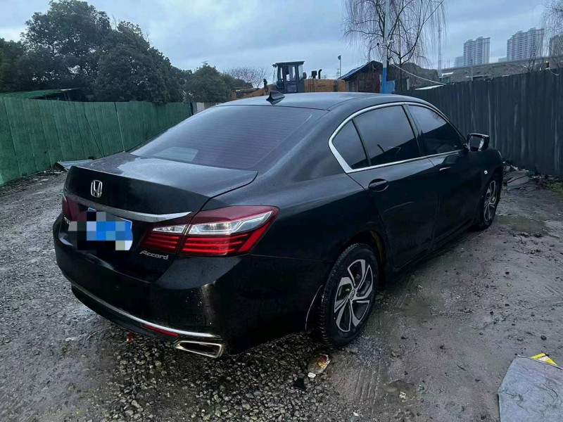 湖州17年本田雅阁3