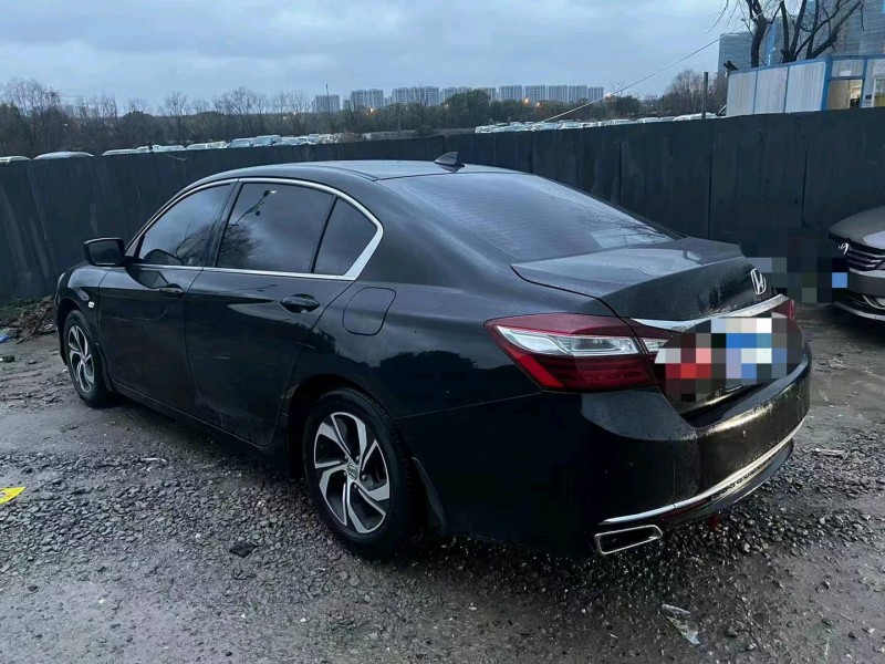 湖州17年本田雅阁4