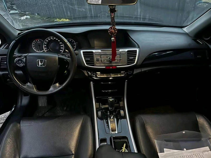 湖州17年本田雅阁5