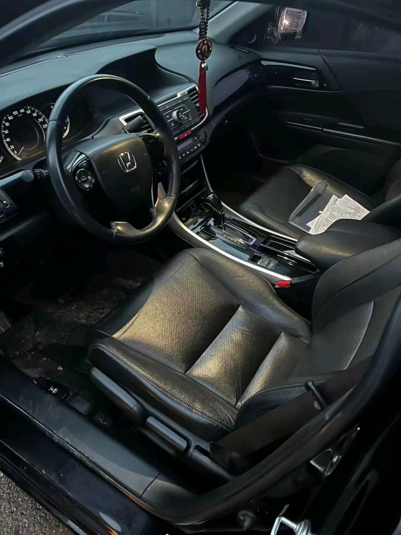 湖州17年本田雅阁7