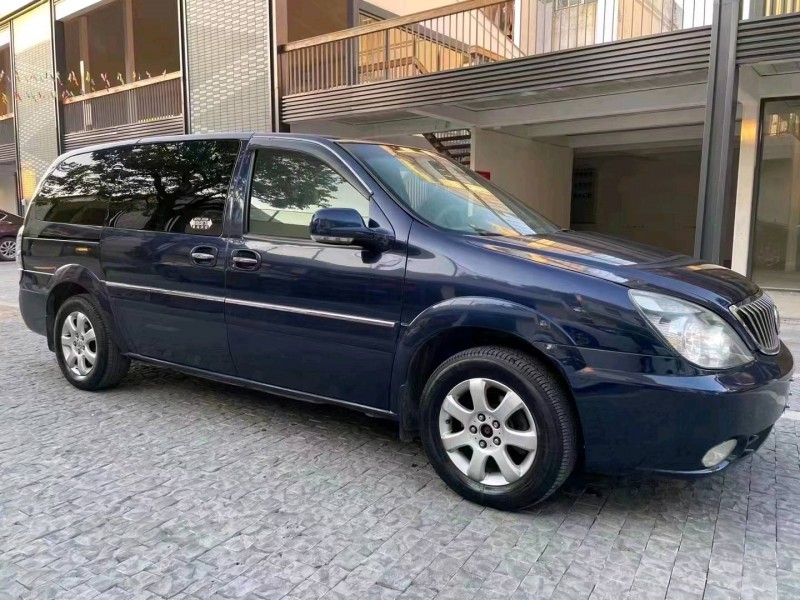 广州09年别克陆尊8