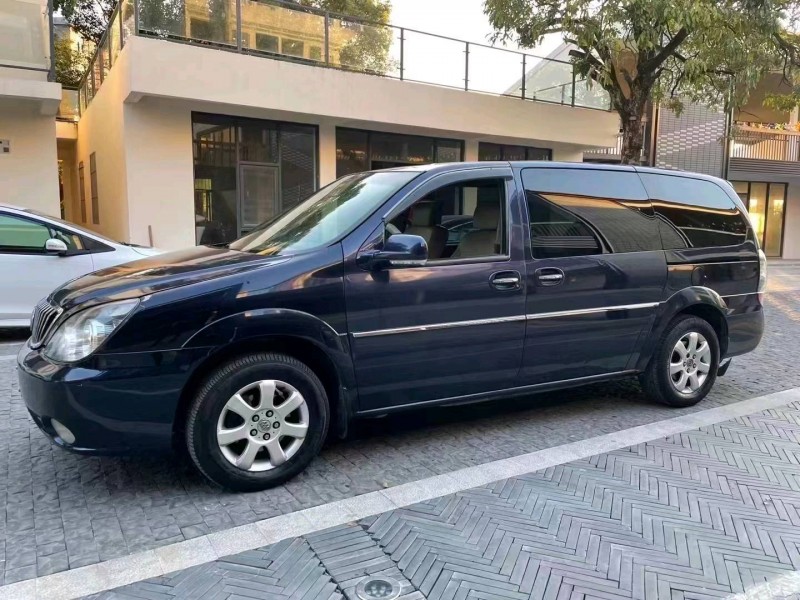 广州09年别克陆尊7