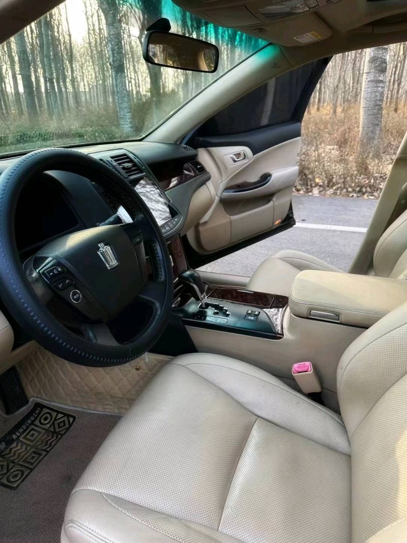 潍坊12年丰田皇冠4