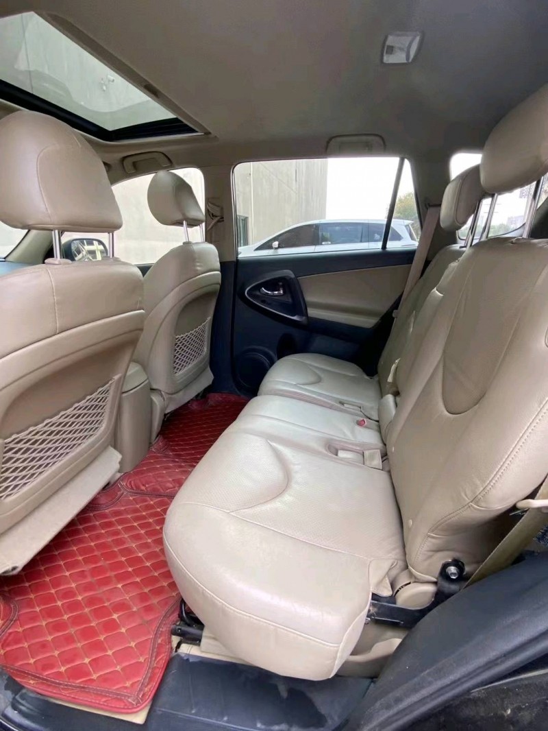 沈阳13年丰田RAV44
