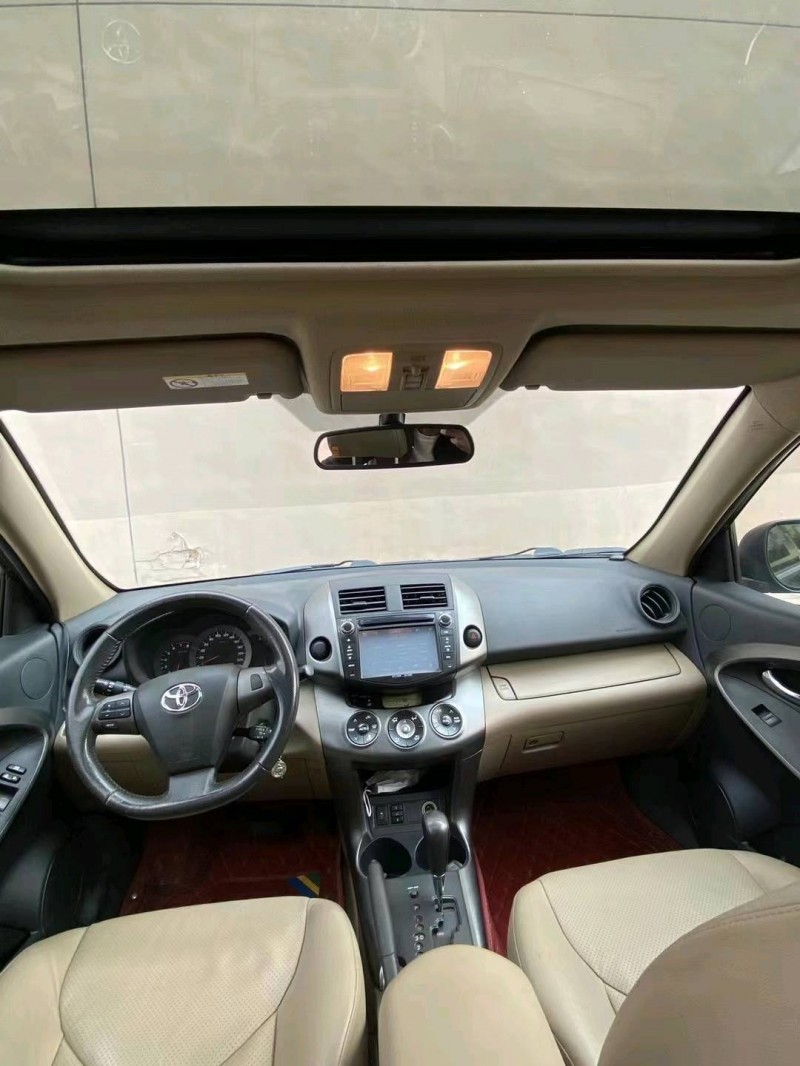 沈阳13年丰田RAV47