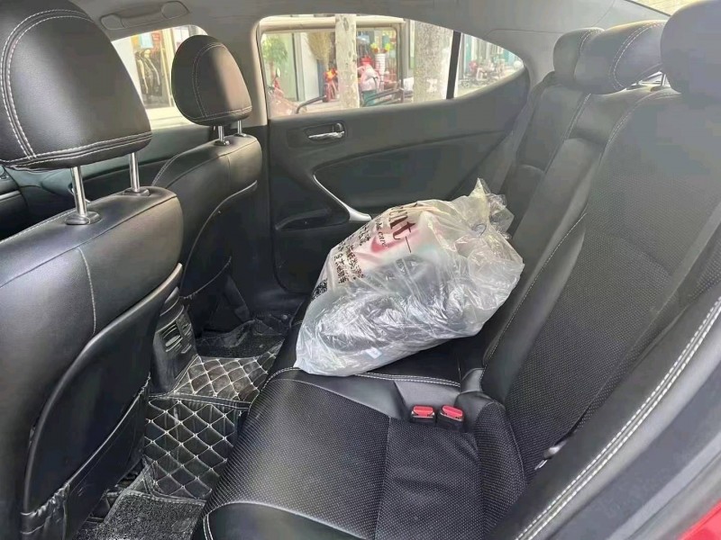 济南11年雷克萨斯IS4