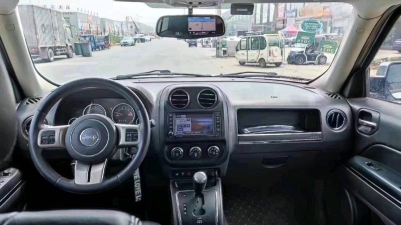 济南14年Jeep自由客3