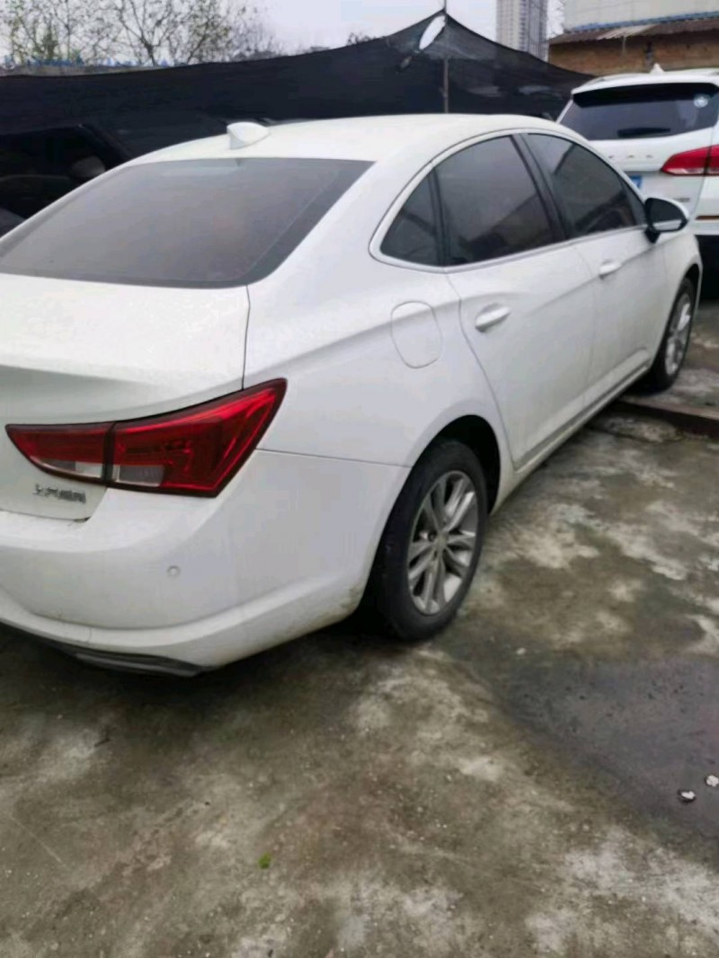 湖州18年别克威朗5