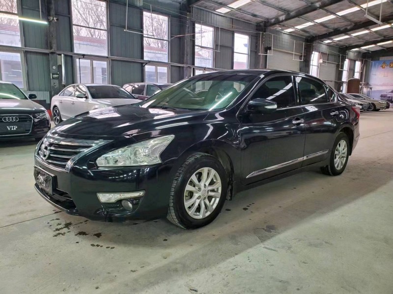 济宁15年日产天籁3