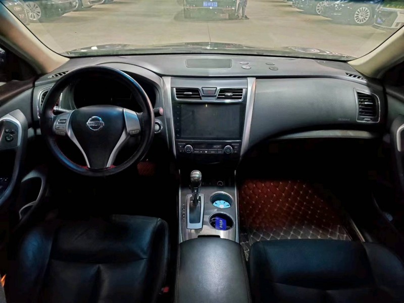 济宁15年日产天籁4