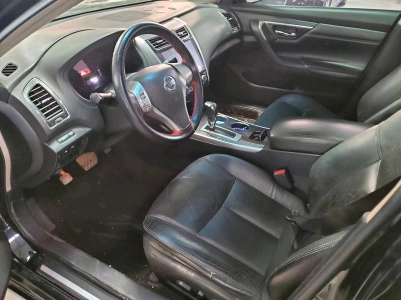 济宁15年日产天籁5