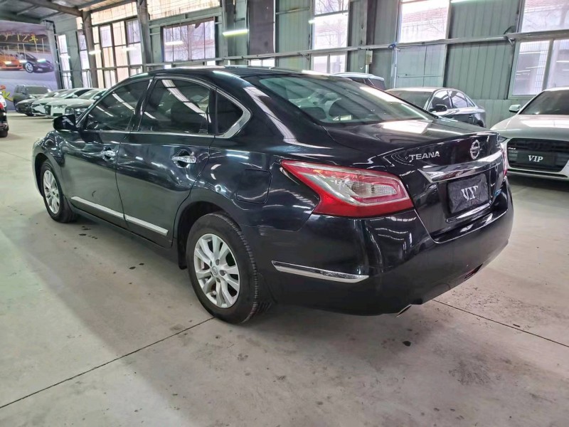 济宁15年日产天籁8