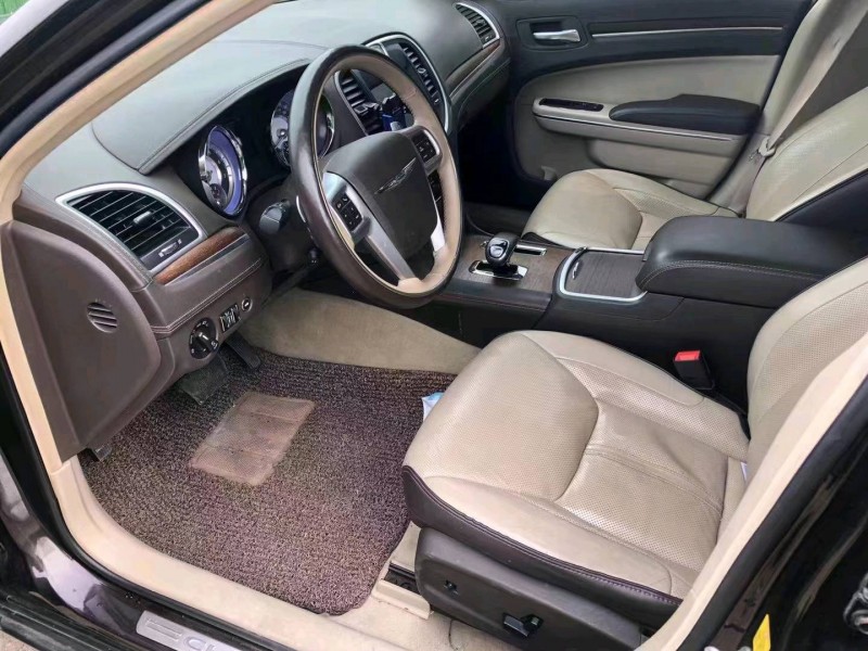 济宁13年克莱斯勒300C5