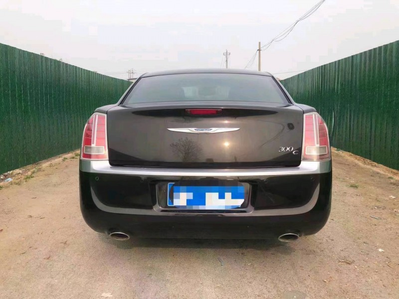济宁13年克莱斯勒300C9