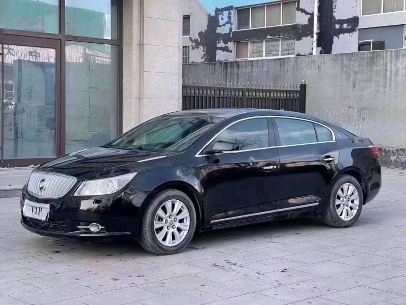 青岛10年别克君越8