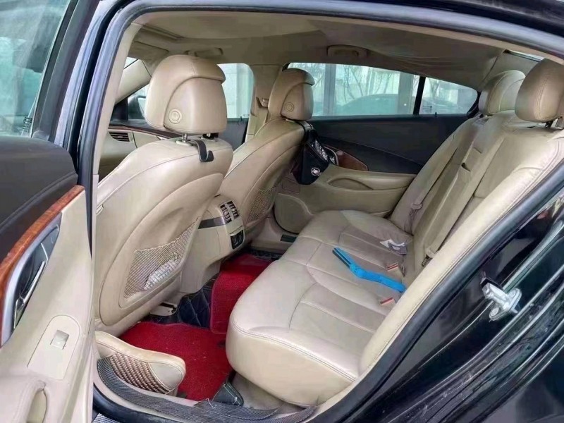 青岛10年别克君越5