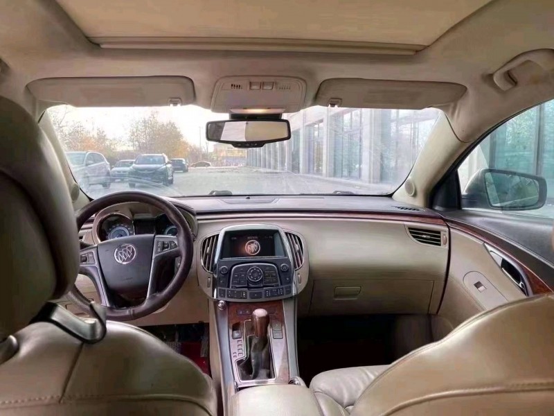 青岛10年别克君越4