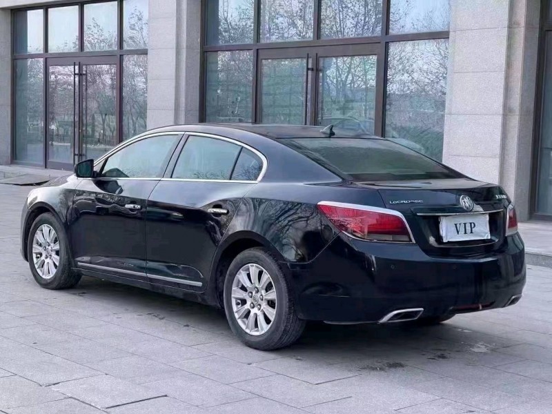 青岛10年别克君越3