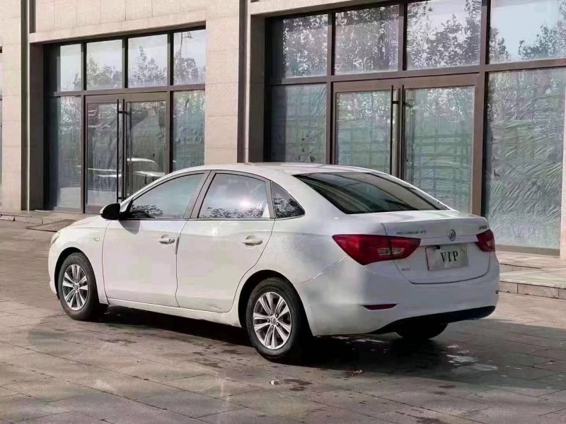 青岛17年别克英朗7