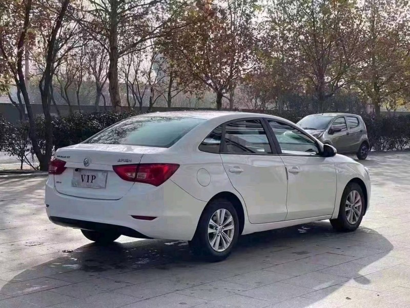 青岛17年别克英朗8