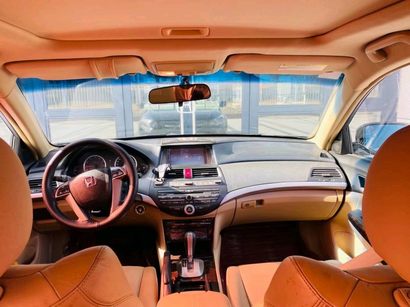 青岛10年本田雅阁7