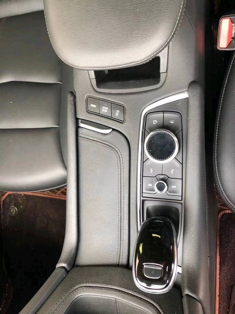 邢台20年凯迪拉克XT59