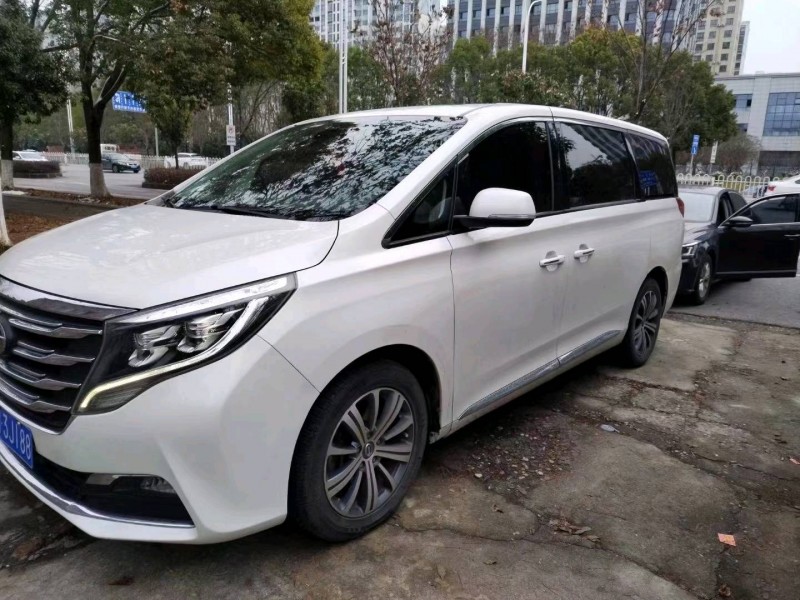 宜昌18年传祺M82