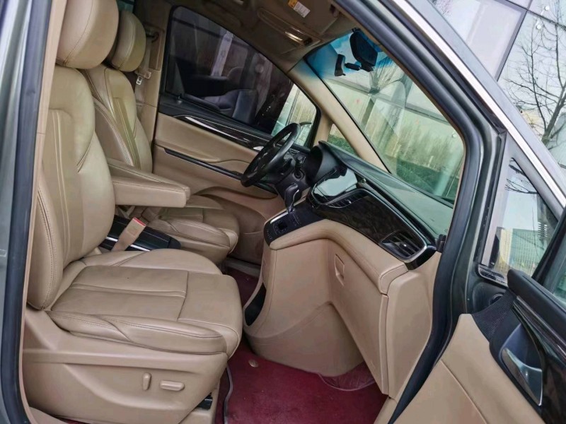 东营17年别克GL82