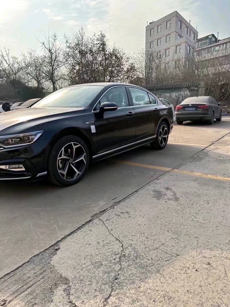 邯郸23年大众迈腾7