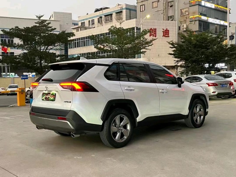 广州22年丰田RAV4荣放5