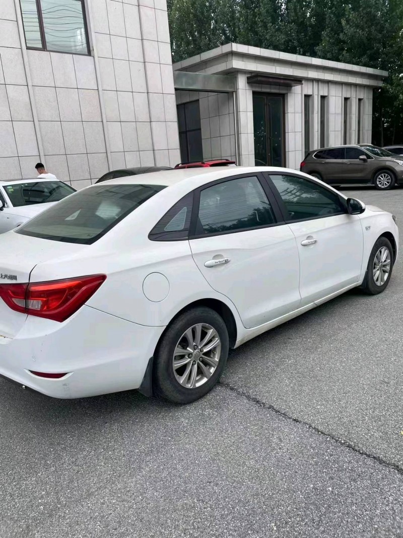 东营16年别克英朗7