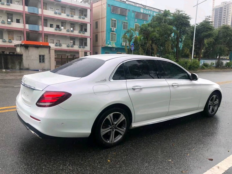 广州18年奔驰E8