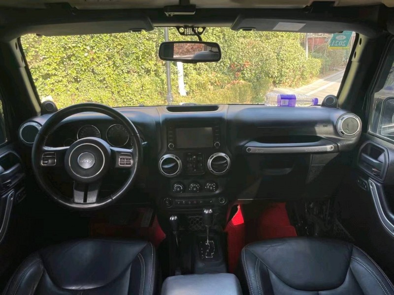 青岛14年Jeep牧马人3