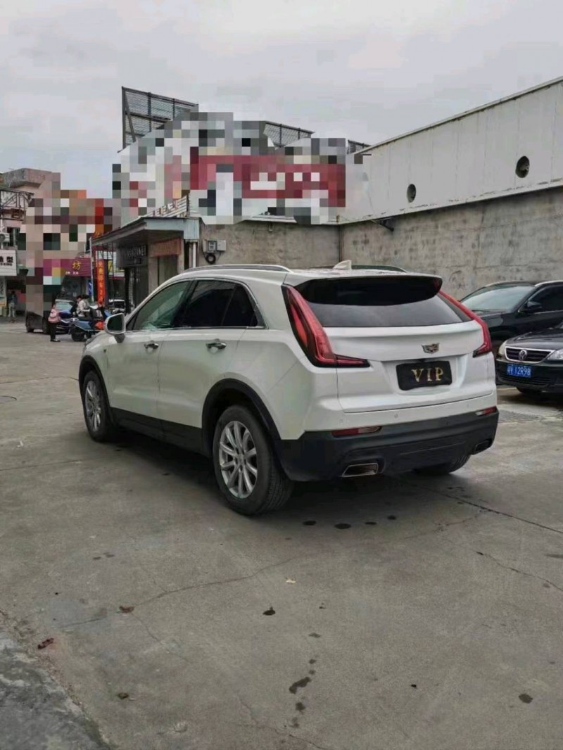 珠海20年凯迪拉克XT44