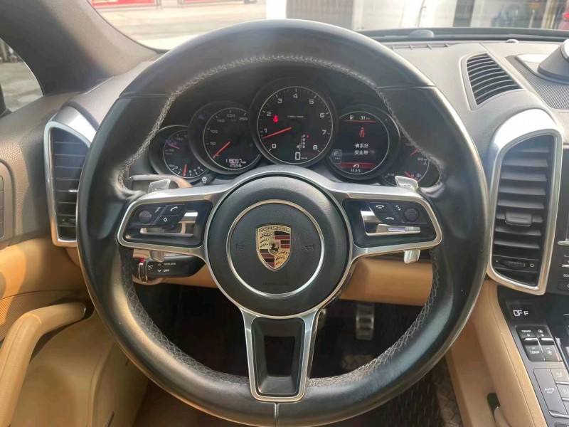 宜昌16年保时捷卡宴5