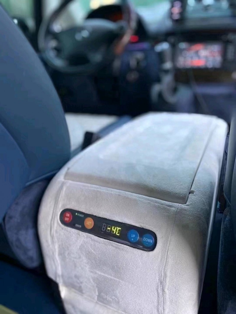 中山13年奔驰威霆1