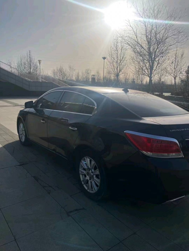 枣庄12年别克君越6