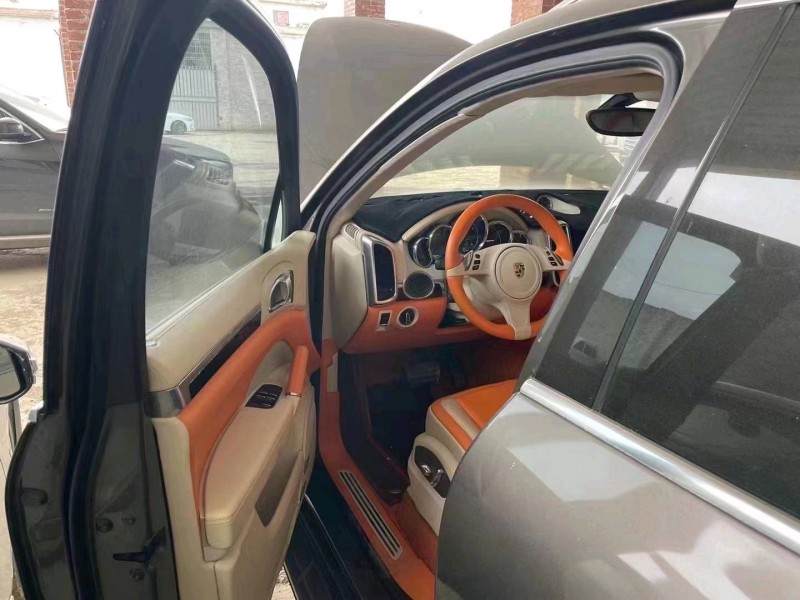 安顺14年保时捷卡宴3