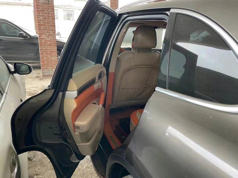 安顺14年保时捷卡宴6